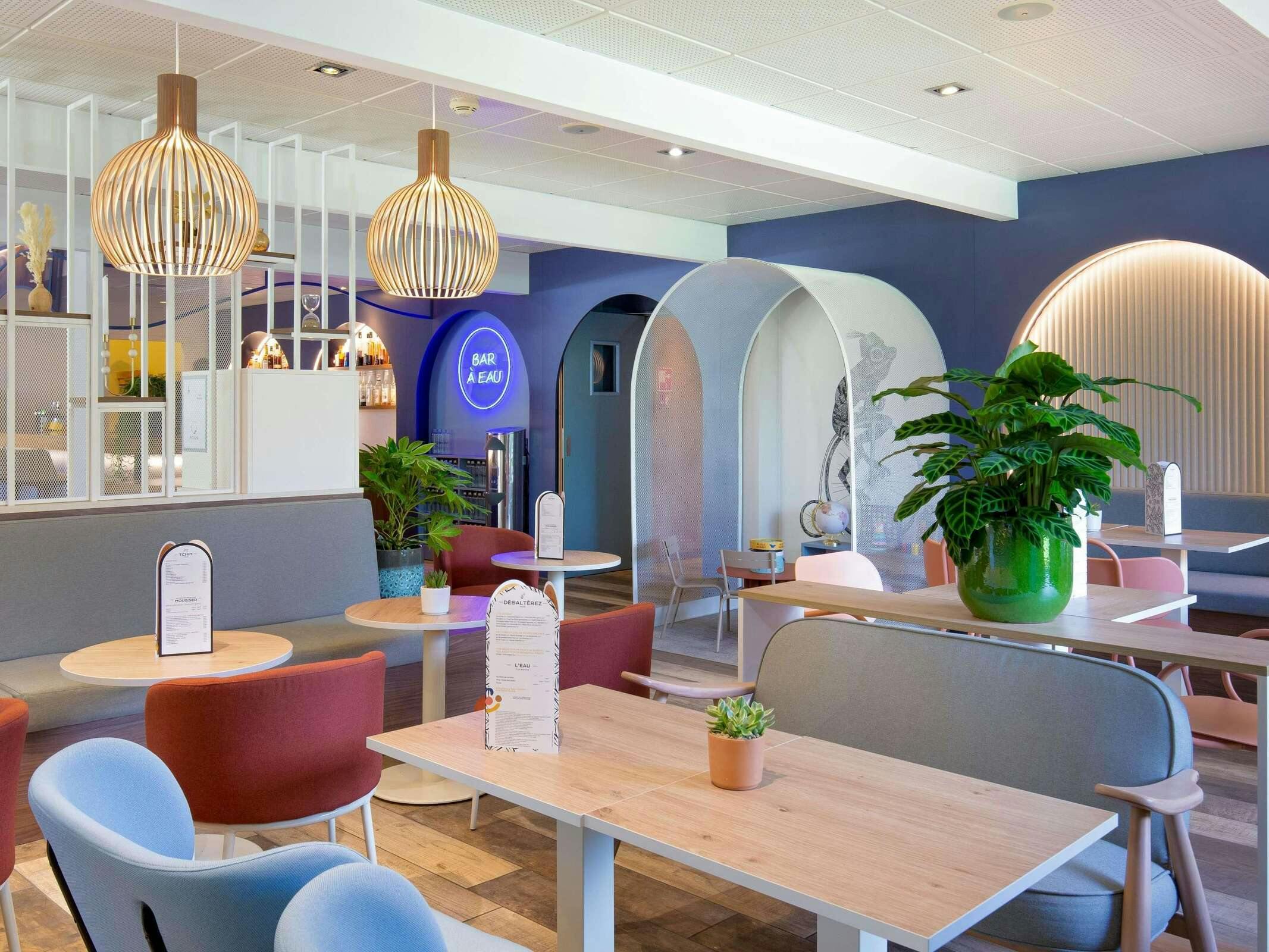 Hotel Novotel Pont de L'Arc Fenouillères photo 3