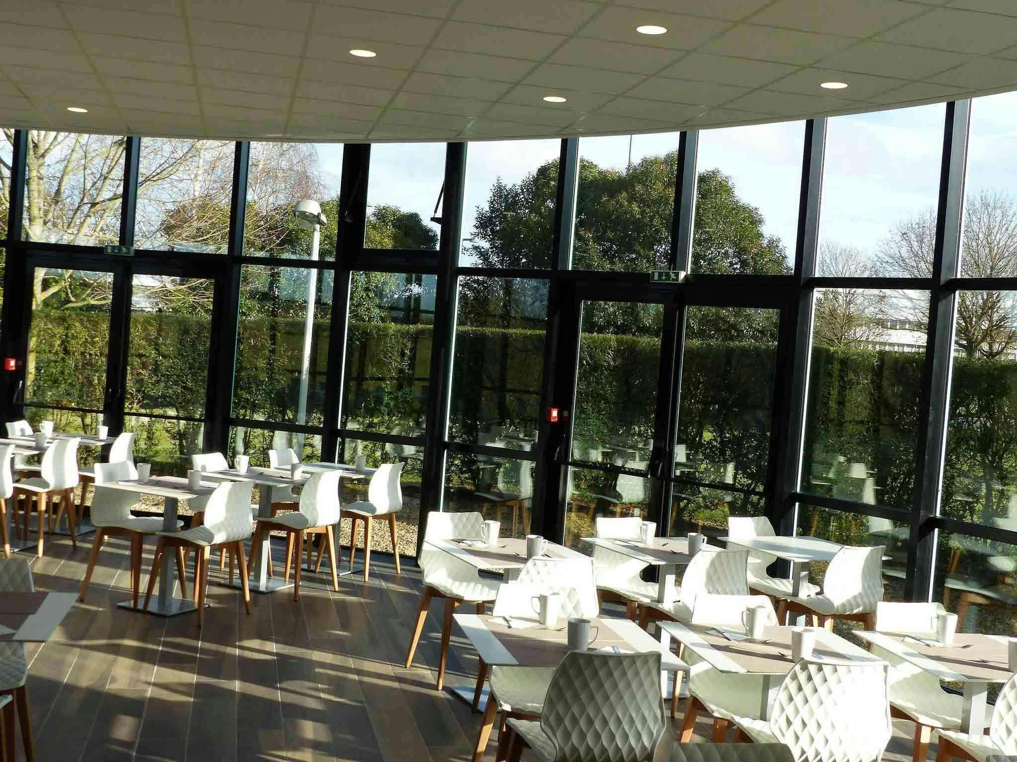 Hotel Hôtel Mercure Poitiers Site Du Futuroscope photo 3