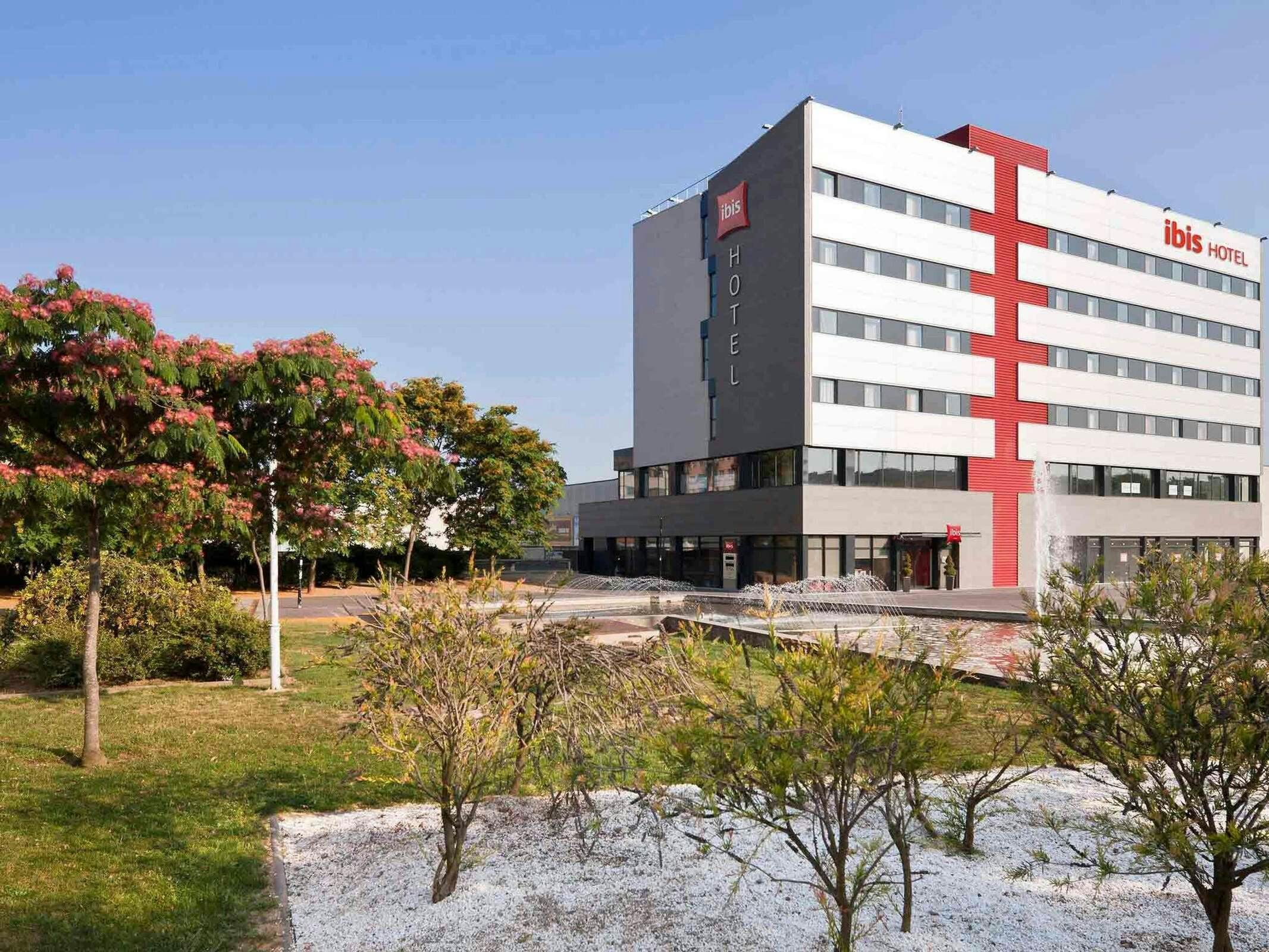 Hotel Ibis Barcelona Ripollet photo 3