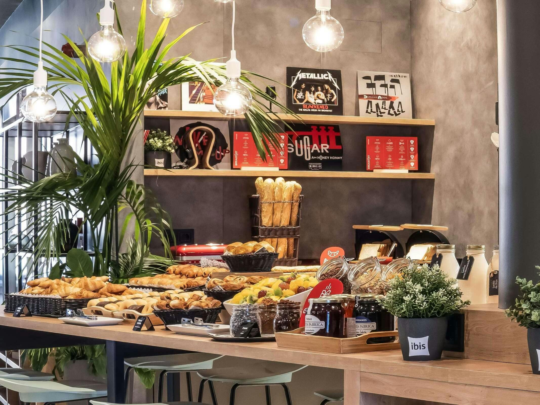 Hotel Ibis Madrid Aeropuerto Barajas photo 1