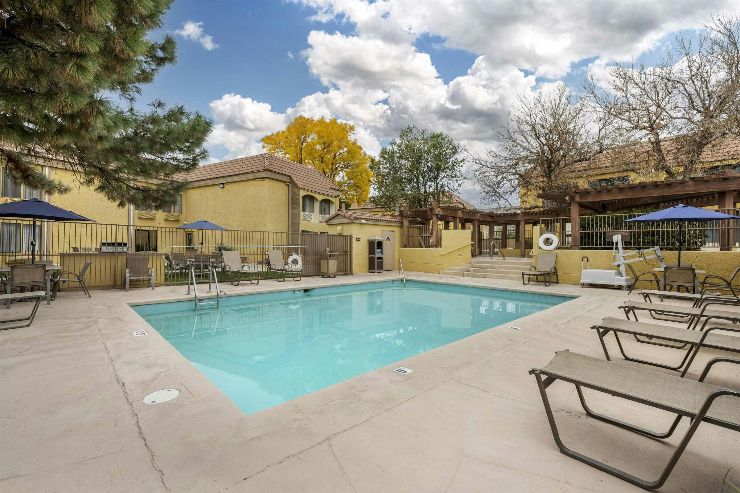 Hotel Best Western Airport Albuquerque InnSuites Hotel & Suites photo 1
