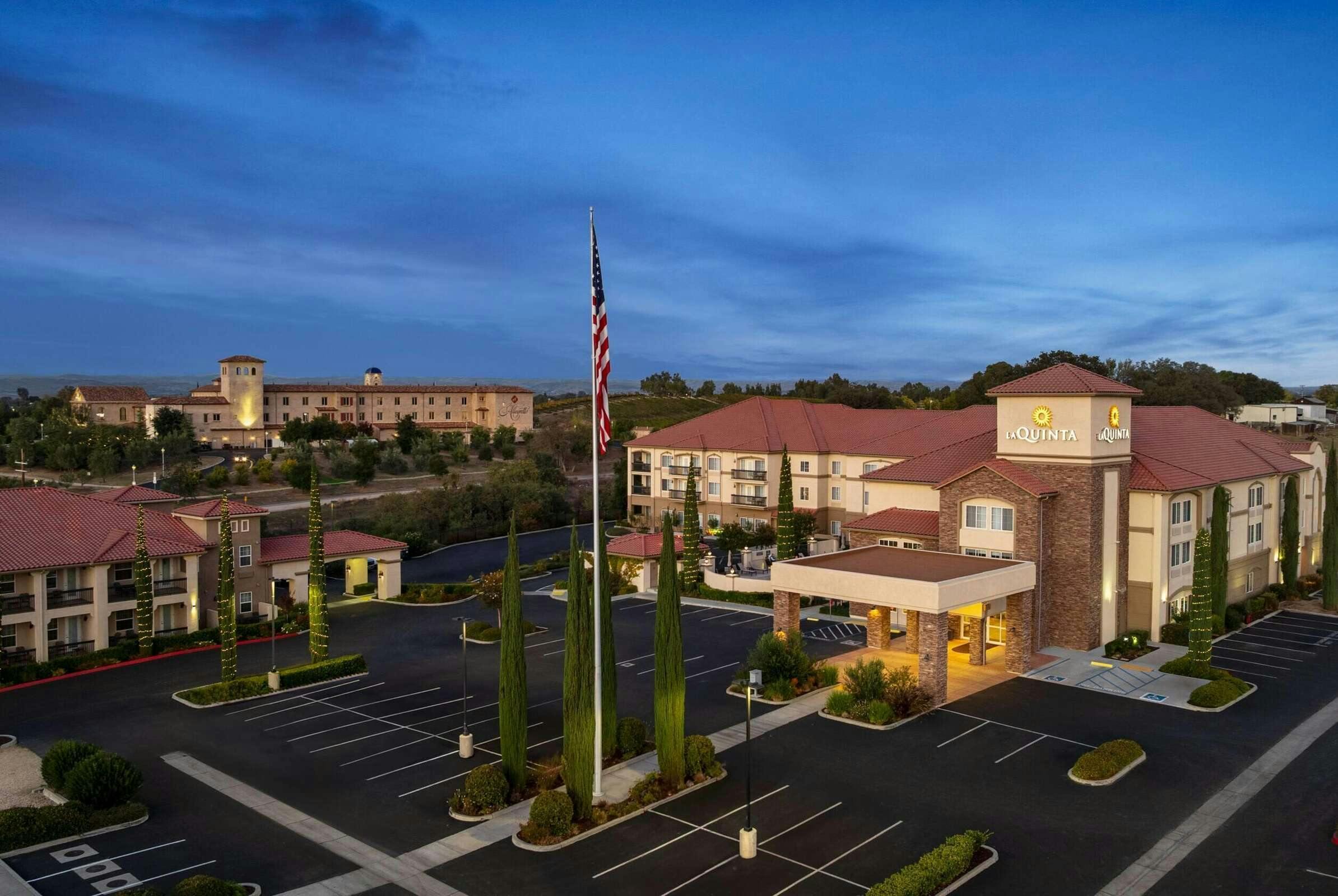 Hotel La Quinta Inn & Suites Paso Robles photo 1