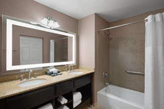 Hotel La Quinta Inn & Suites Paso Robles photo 4