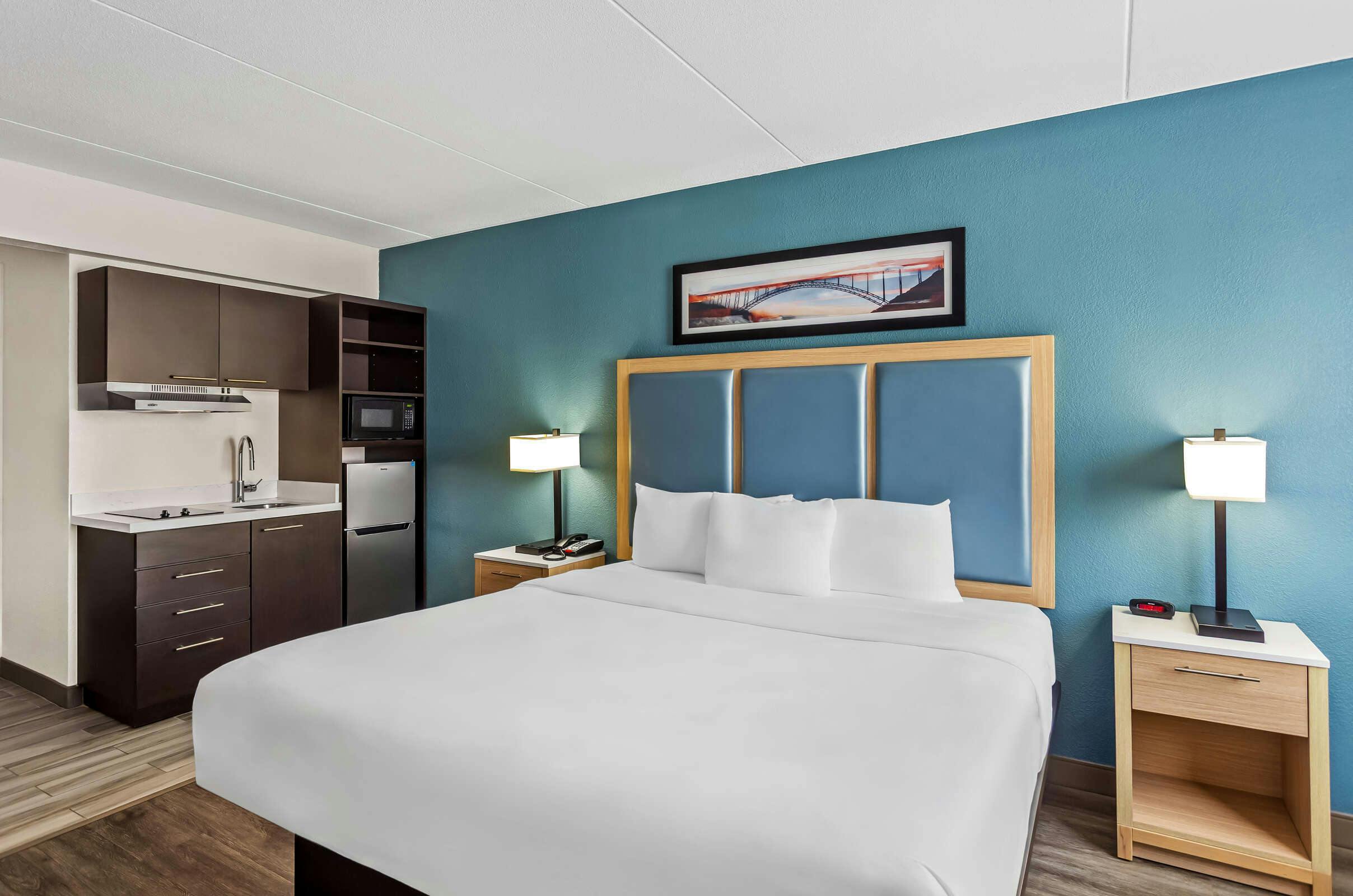 Hotel Quality Inn & Suites Civic Center photo 4