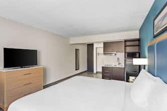 Hotel Quality Inn & Suites Civic Center photo 2