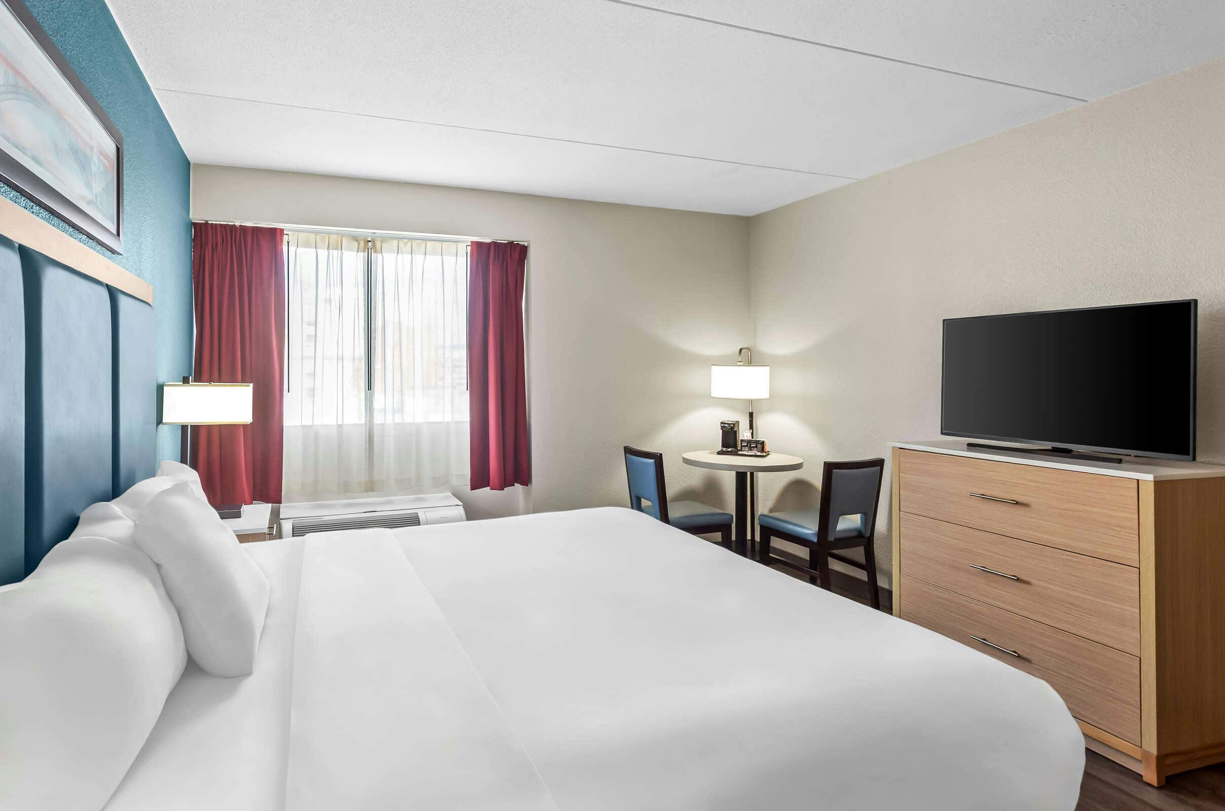 Hotel Quality Inn & Suites Civic Center photo 5