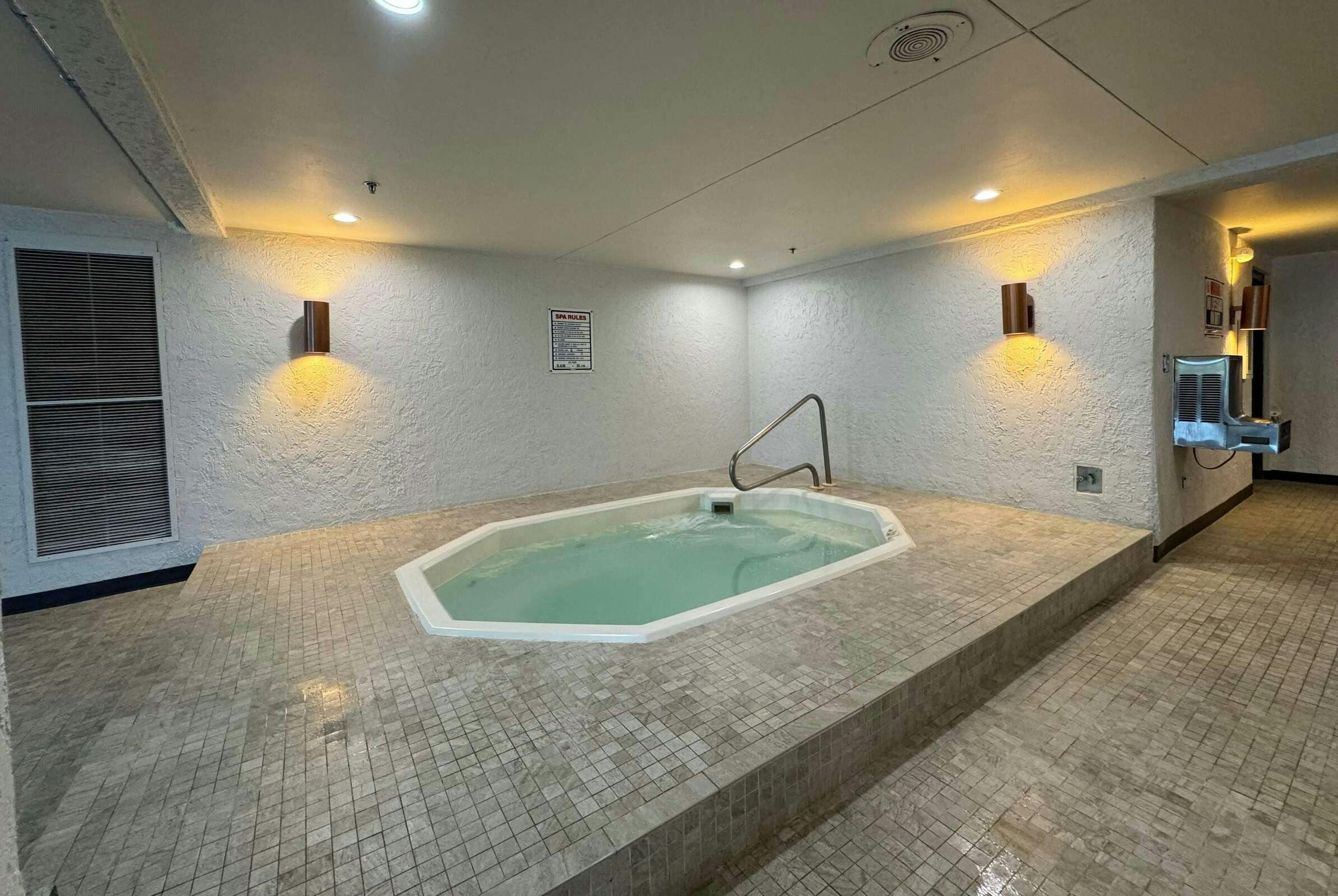 Hotel Chateau Hotel Conference Center photo 2