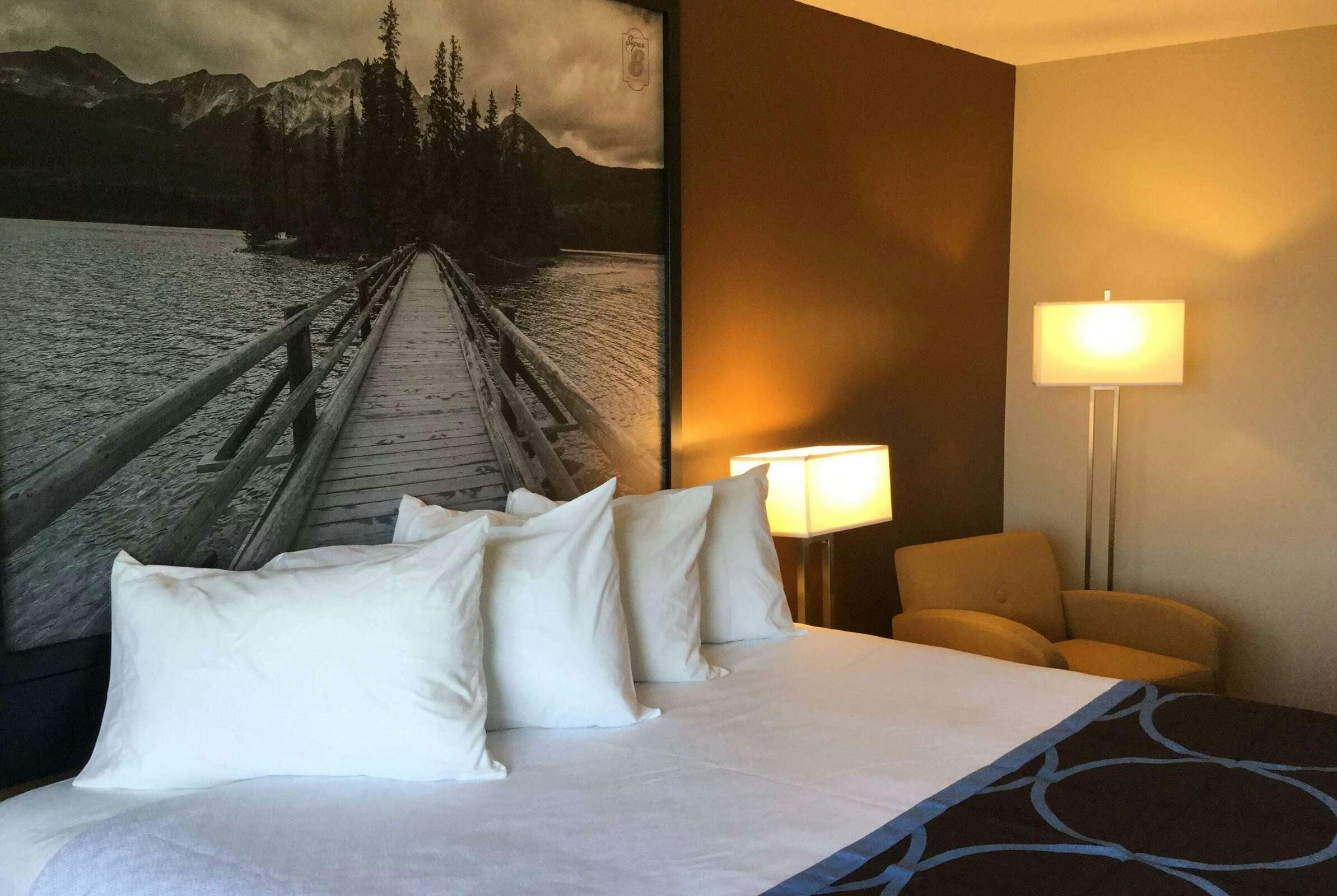 Hotel Super 8 Spruce Grove photo 4