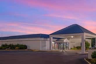 Hotel Baymont Richmond KY photo 2