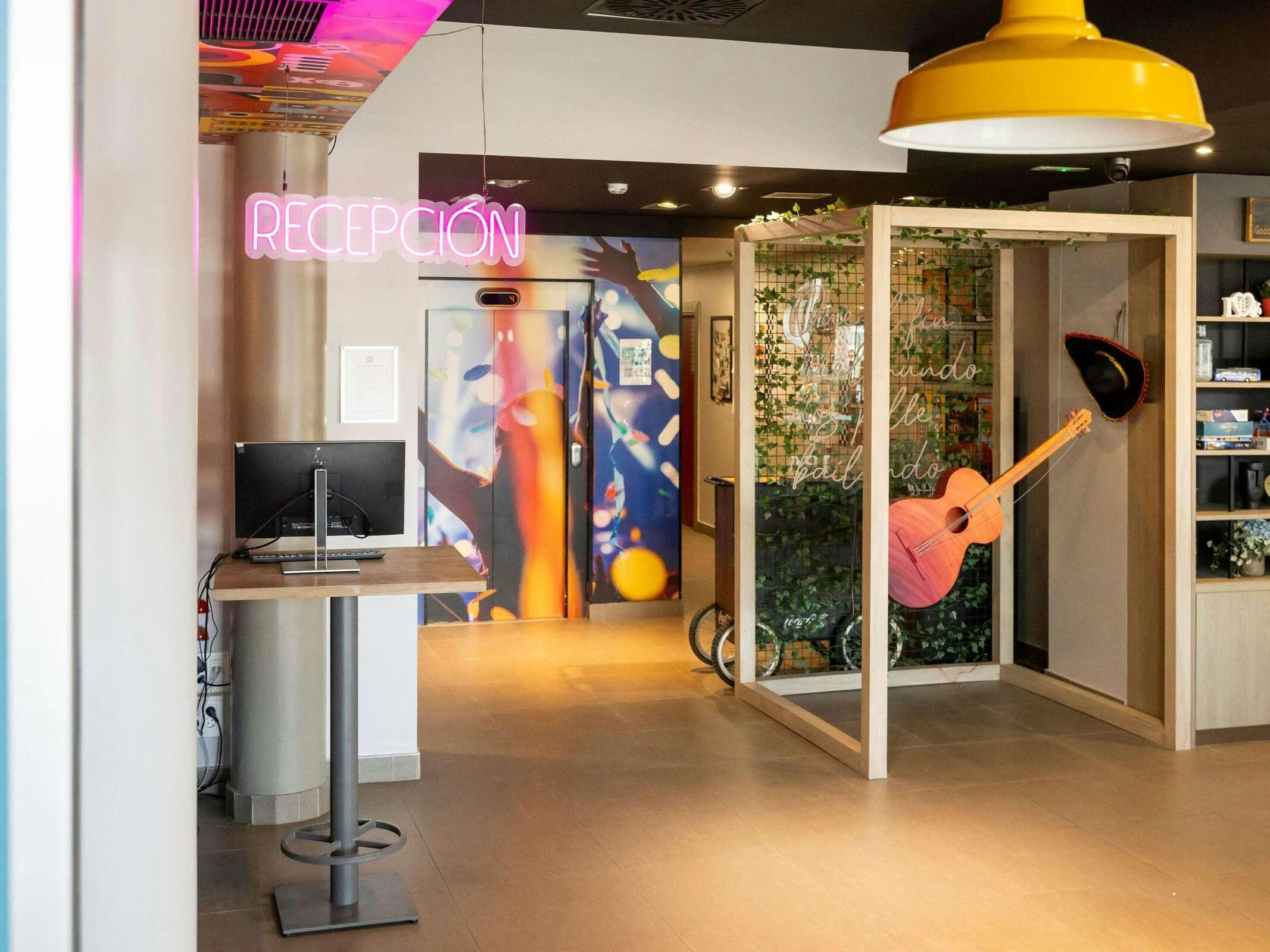 Hotel Ibis Valencia Bonaire Aeropuerto photo 5