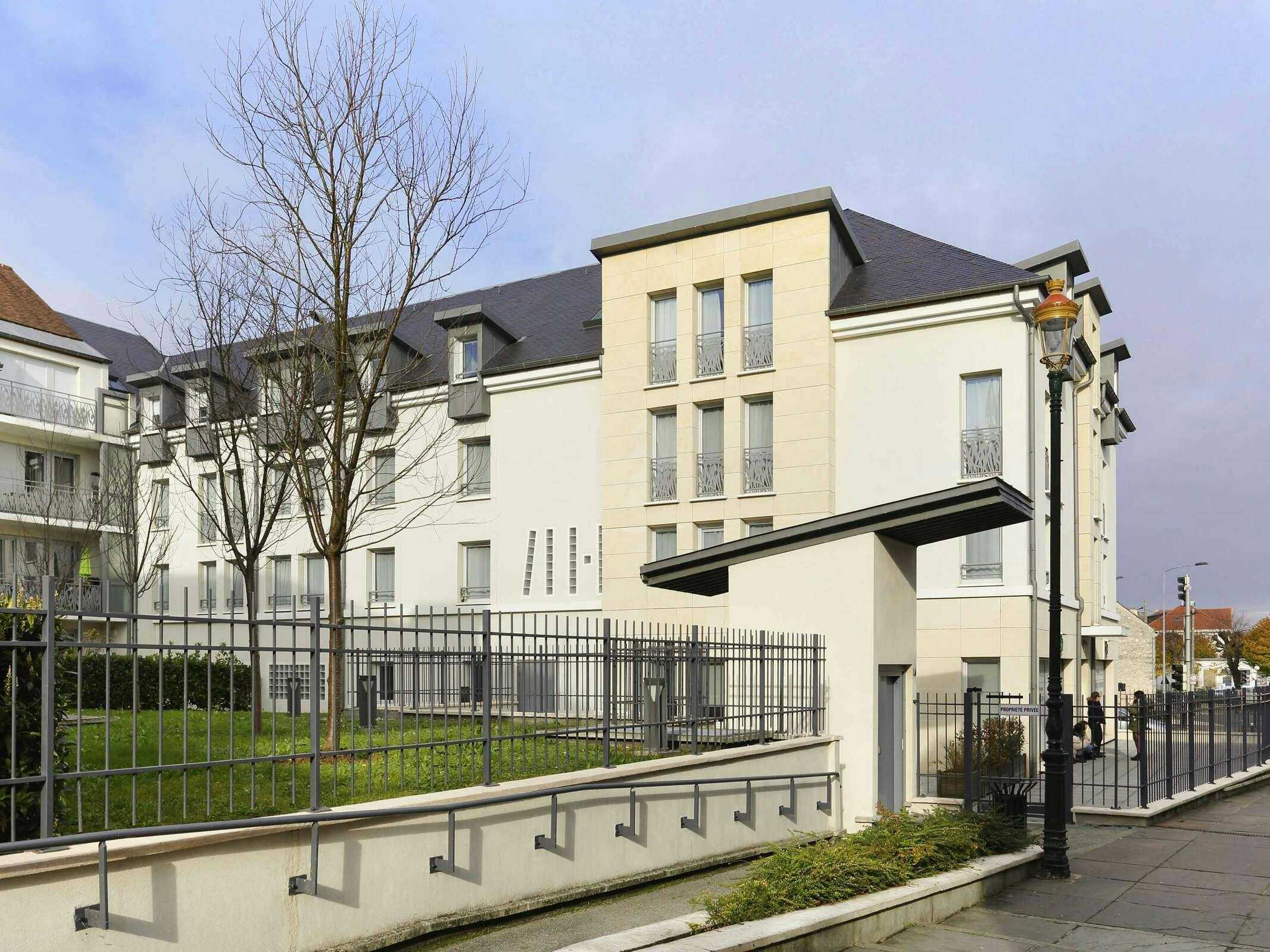 Hotel Ibis Étampes photo 2