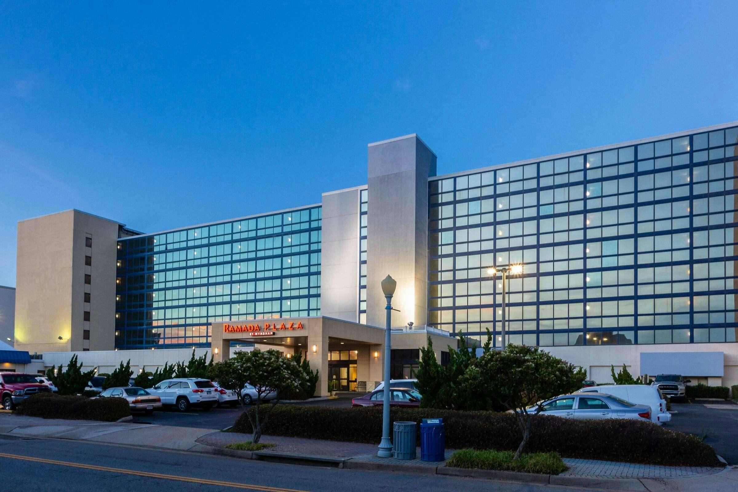 Hotel Ramada Plaza by Wyndham Virginia Beach photo 3
