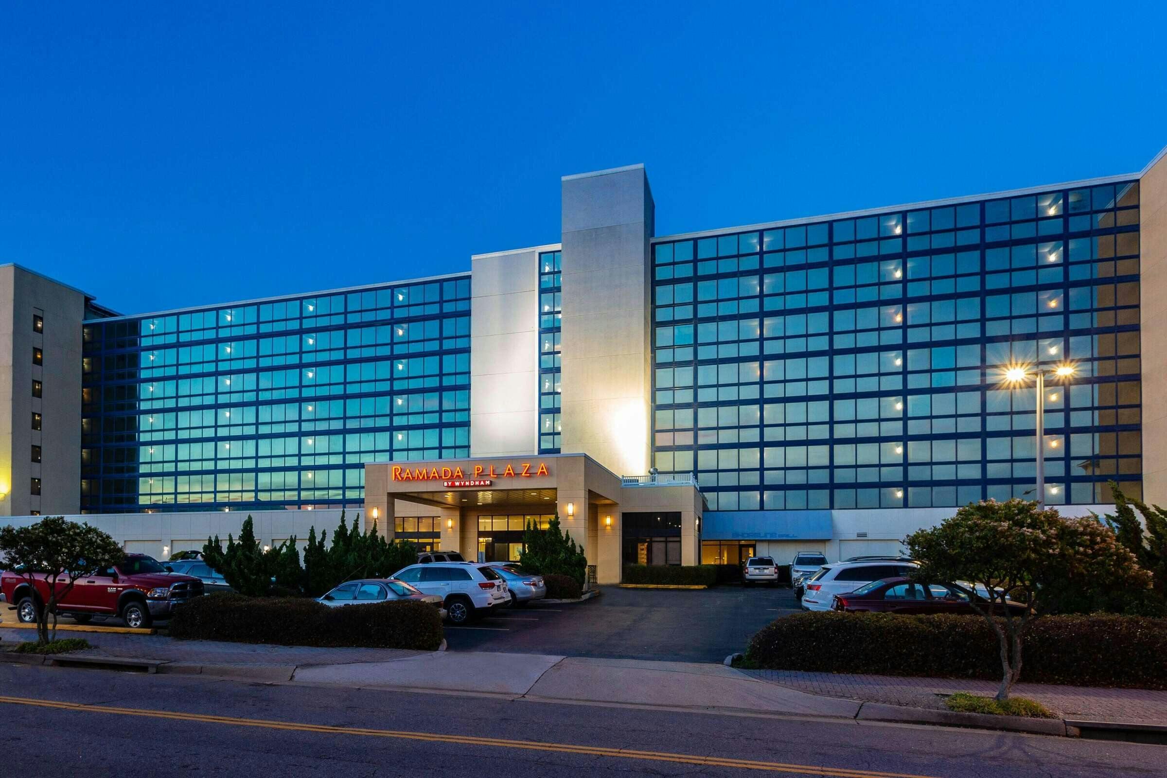 Hotel Ramada Plaza by Wyndham Virginia Beach photo 4