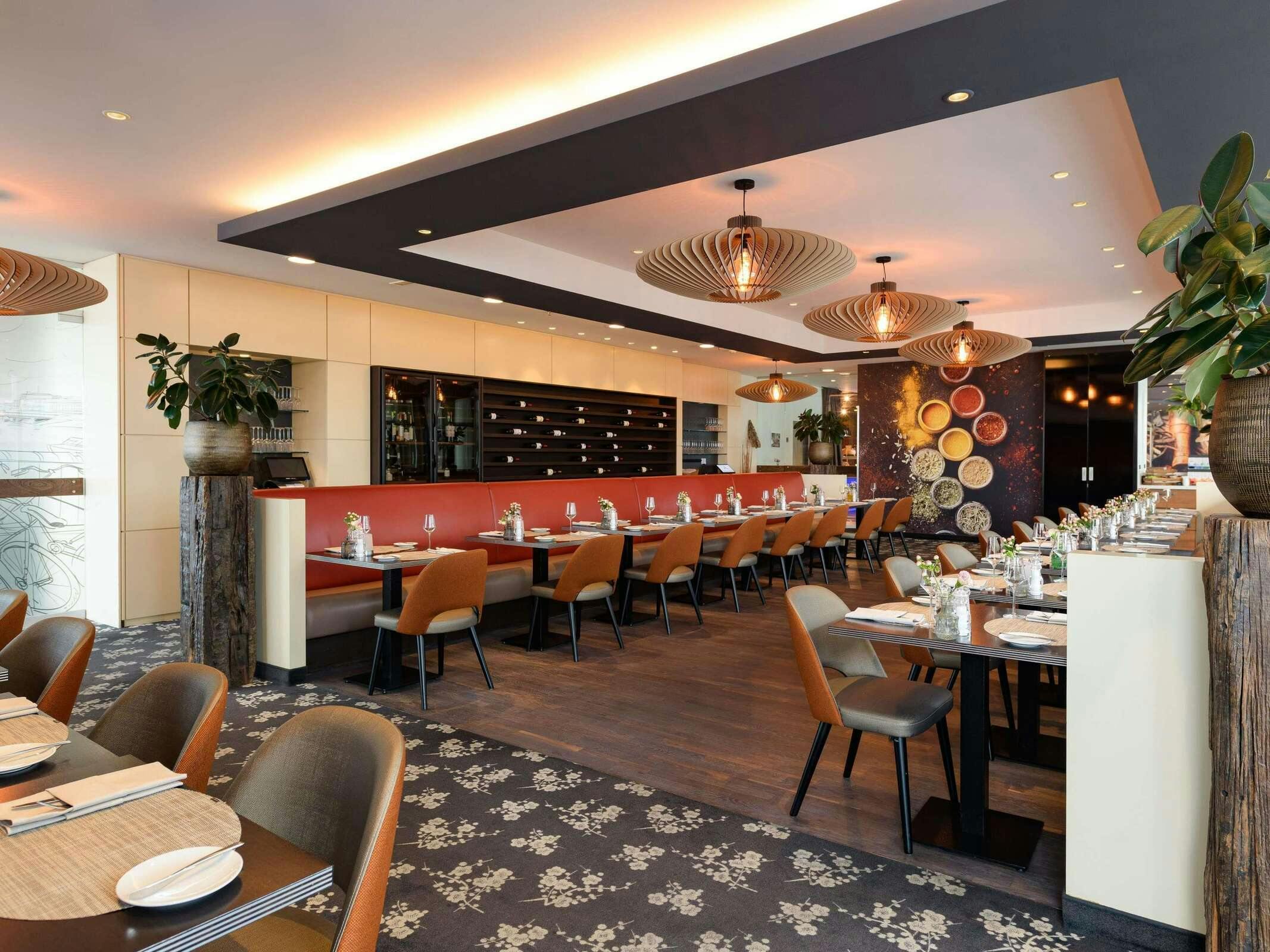 Hotel Mövenpick Hotel Amsterdam City Center photo 3