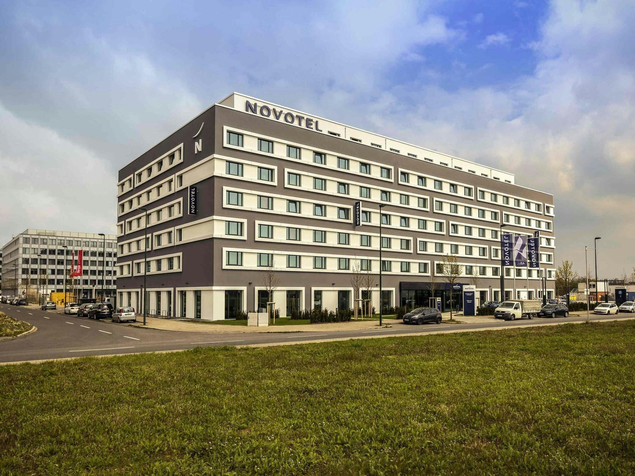 Hotel Novotel Dusseldorf Airport photo 3