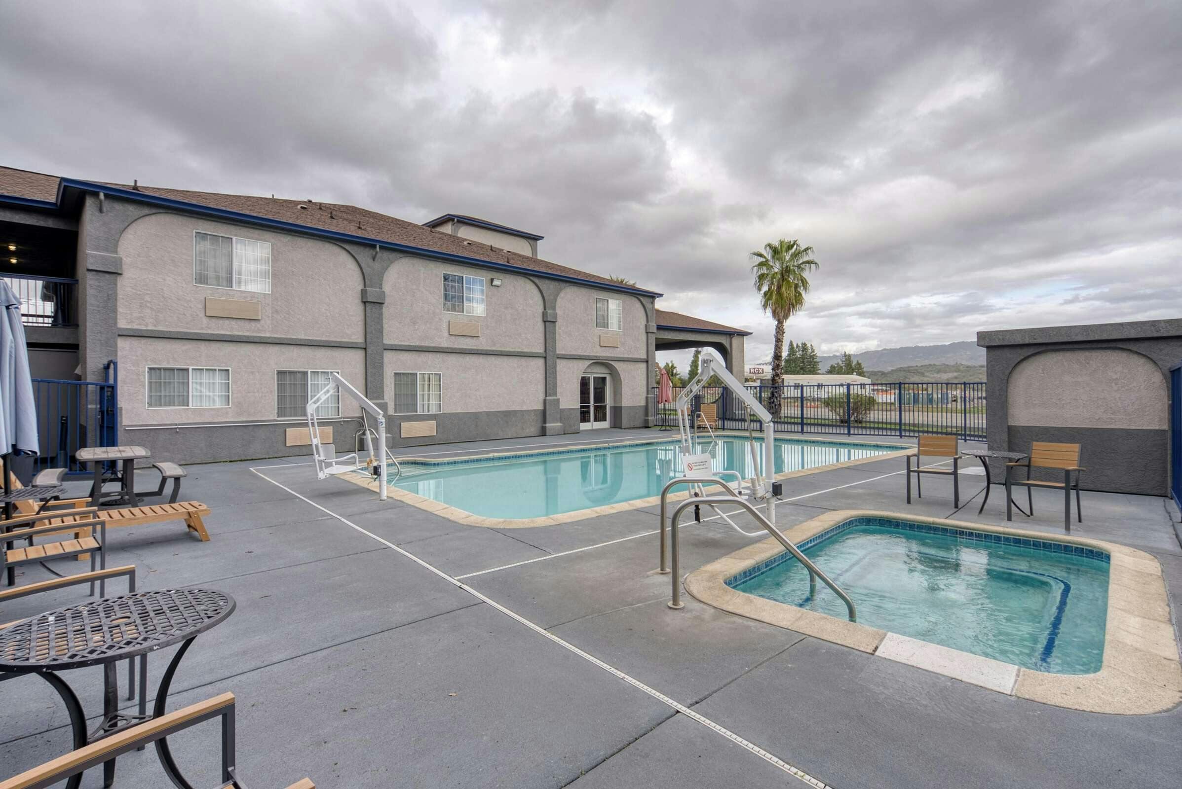 Hotel Sure Stay Hotel By Best Western Ukiah photo 2
