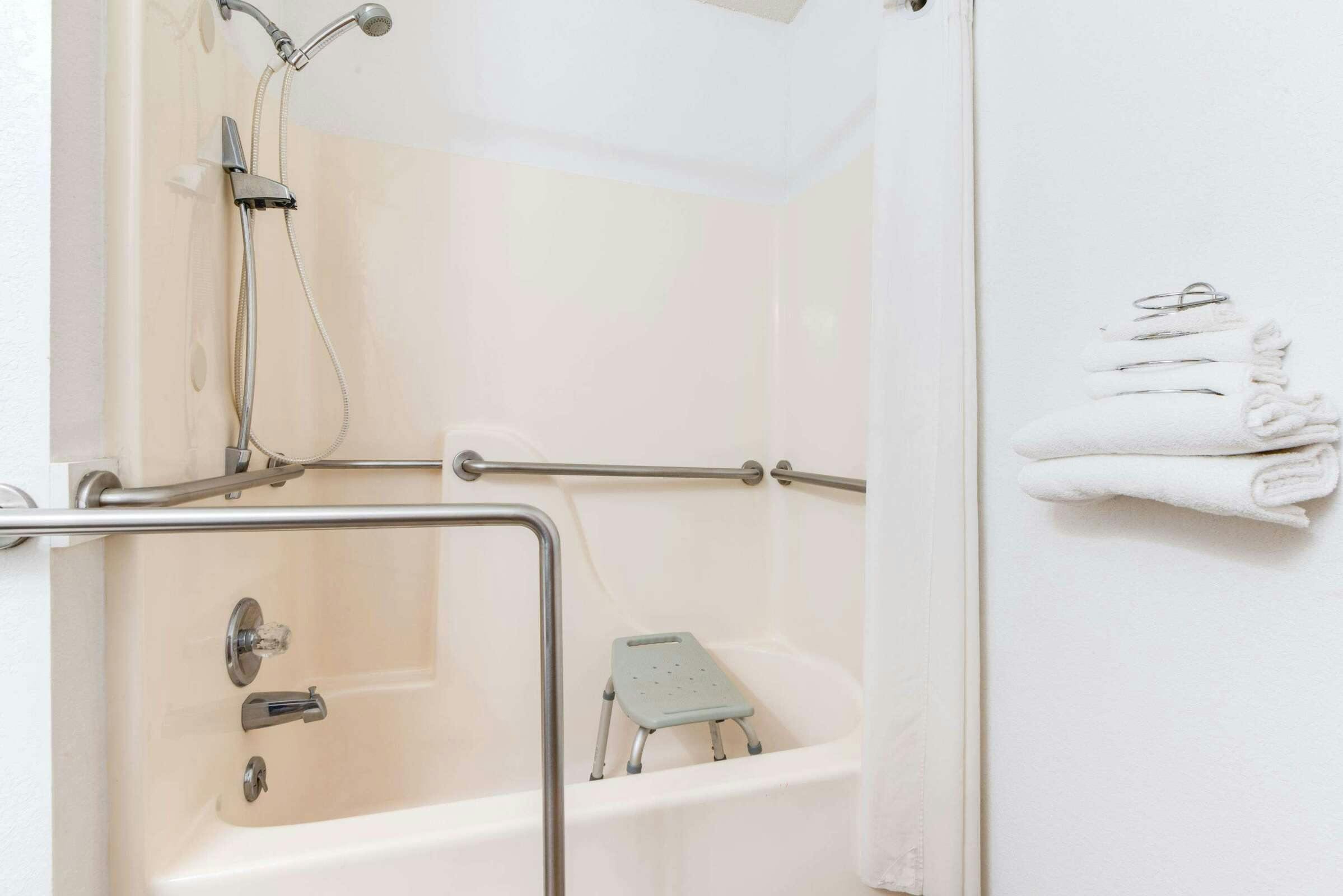 Hotel Super 8 Burlington photo 2