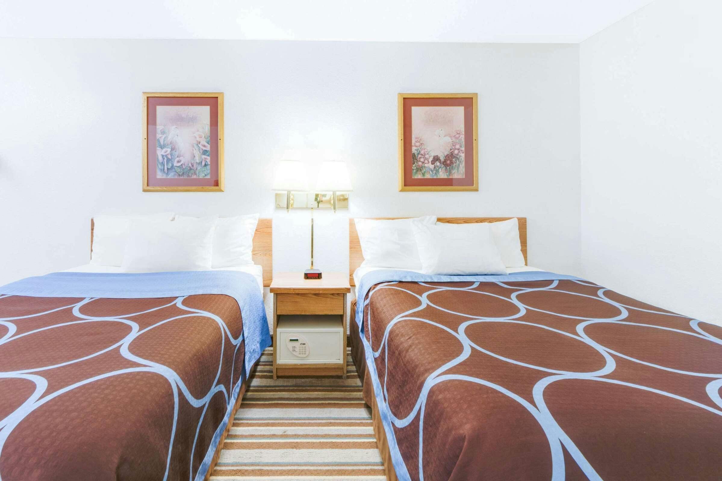 Hotel Super 8 Burlington photo 3