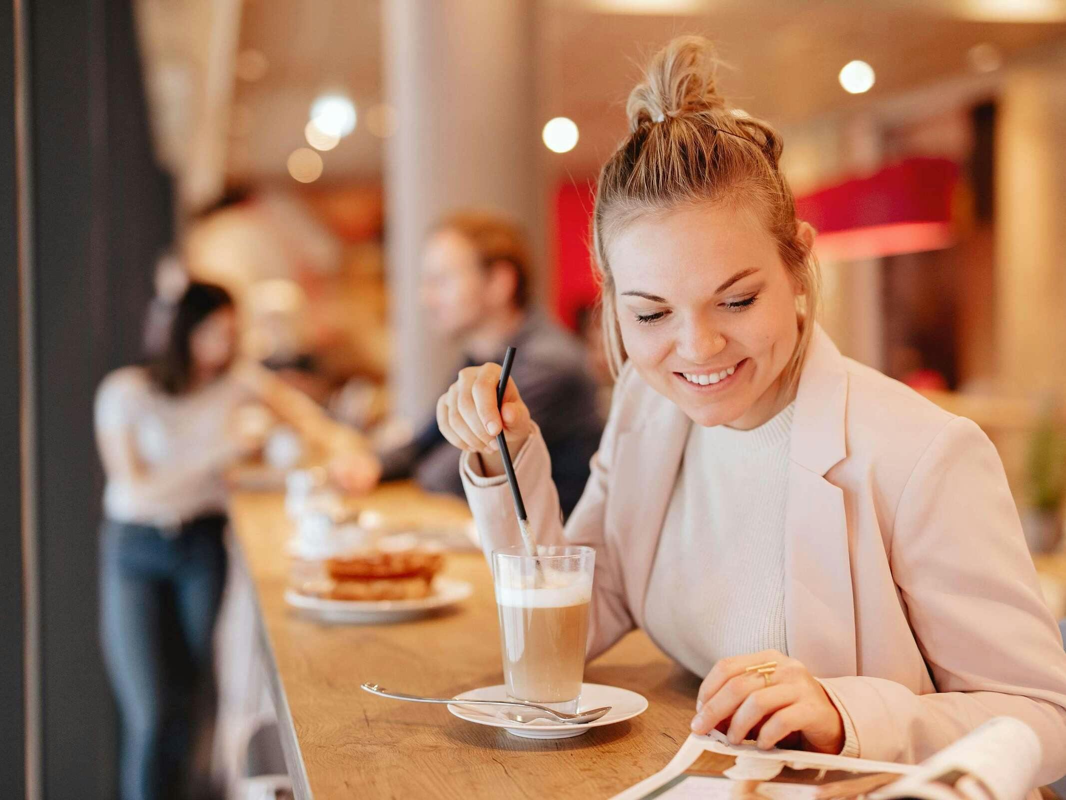 Hotel Ibis London Excel Docklands photo 1