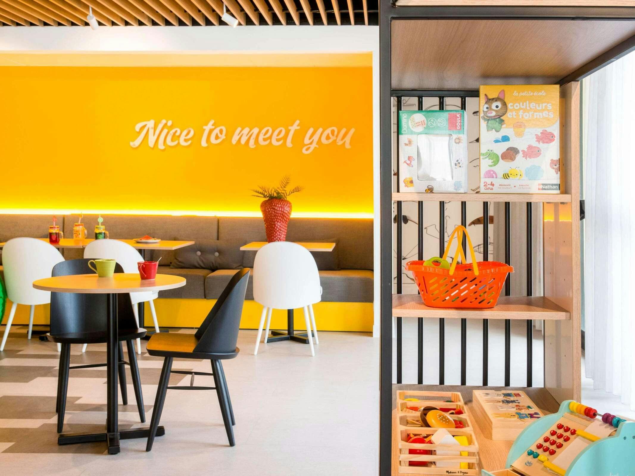 Hotel Ibis Styles Nice Cap 3000 Aéroport photo 2