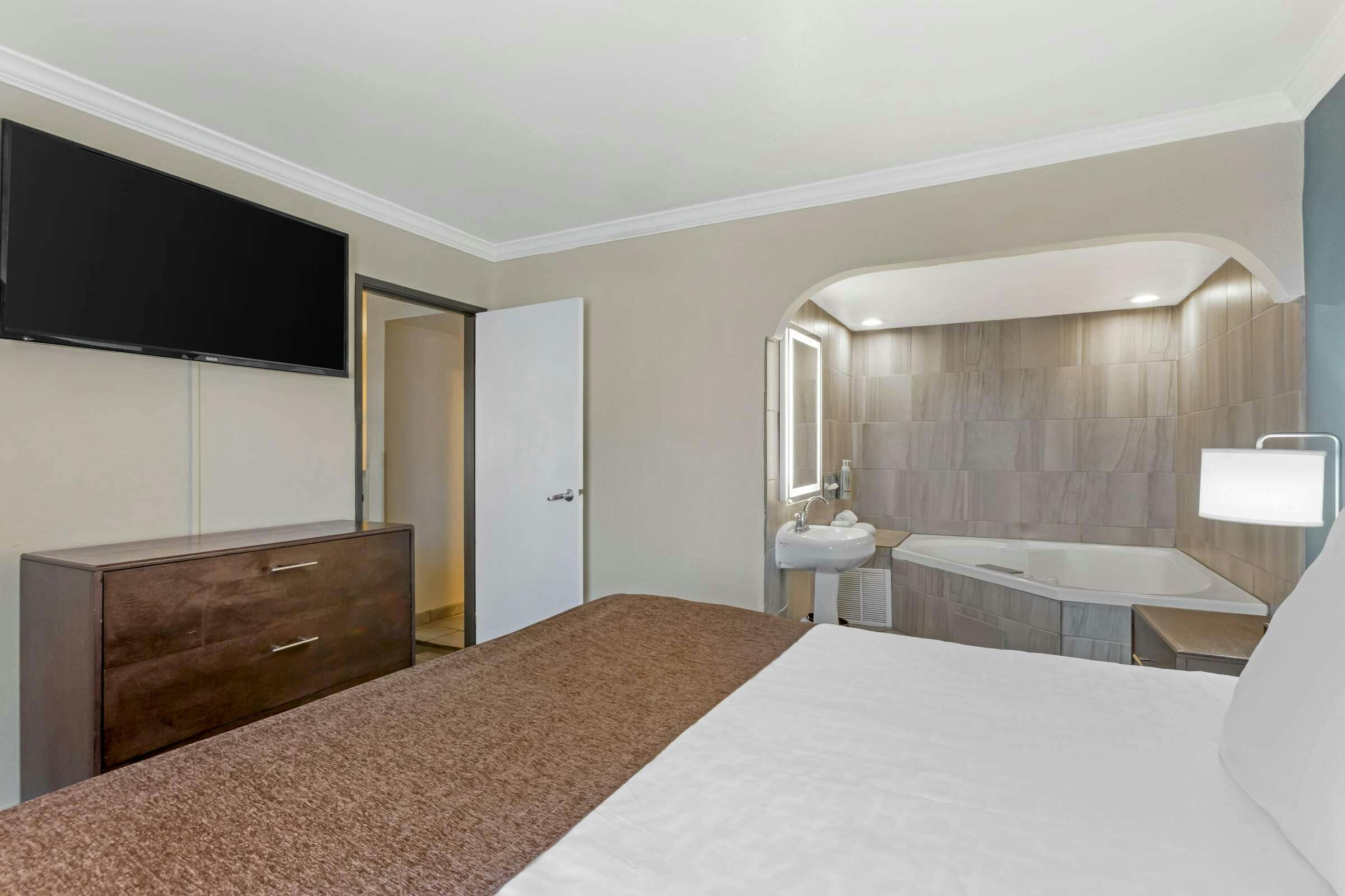 Hotel Best Western InnSuites Tucson Foothills Hotel & Suites photo 1