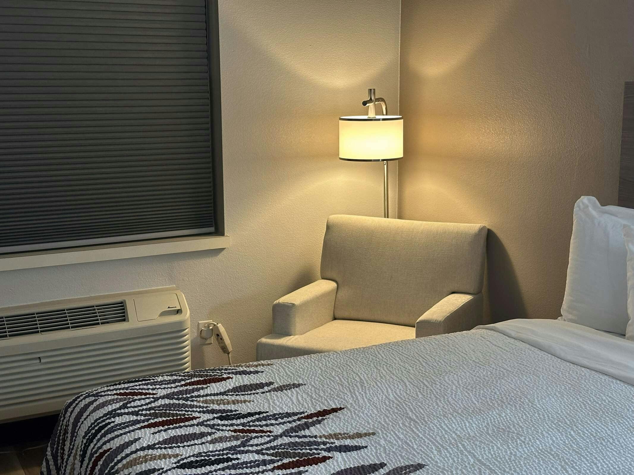 Hotel Red Roof Inn & Suites Middleborough photo 2