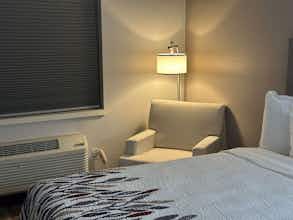 Hotel Red Roof Inn & Suites Middleborough photo 2