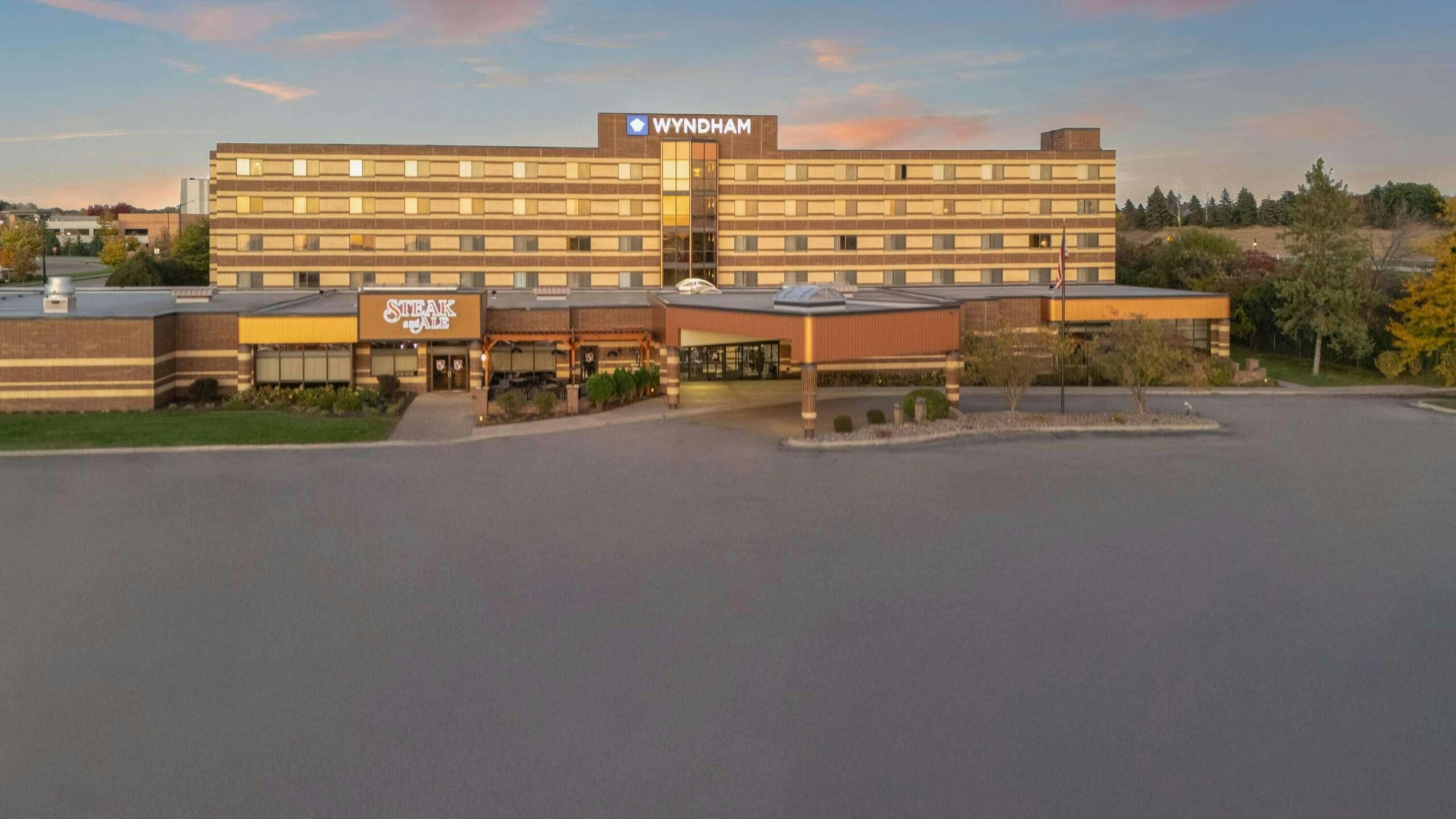 Hotel Wyndham Burnsville Minneapolis photo 3