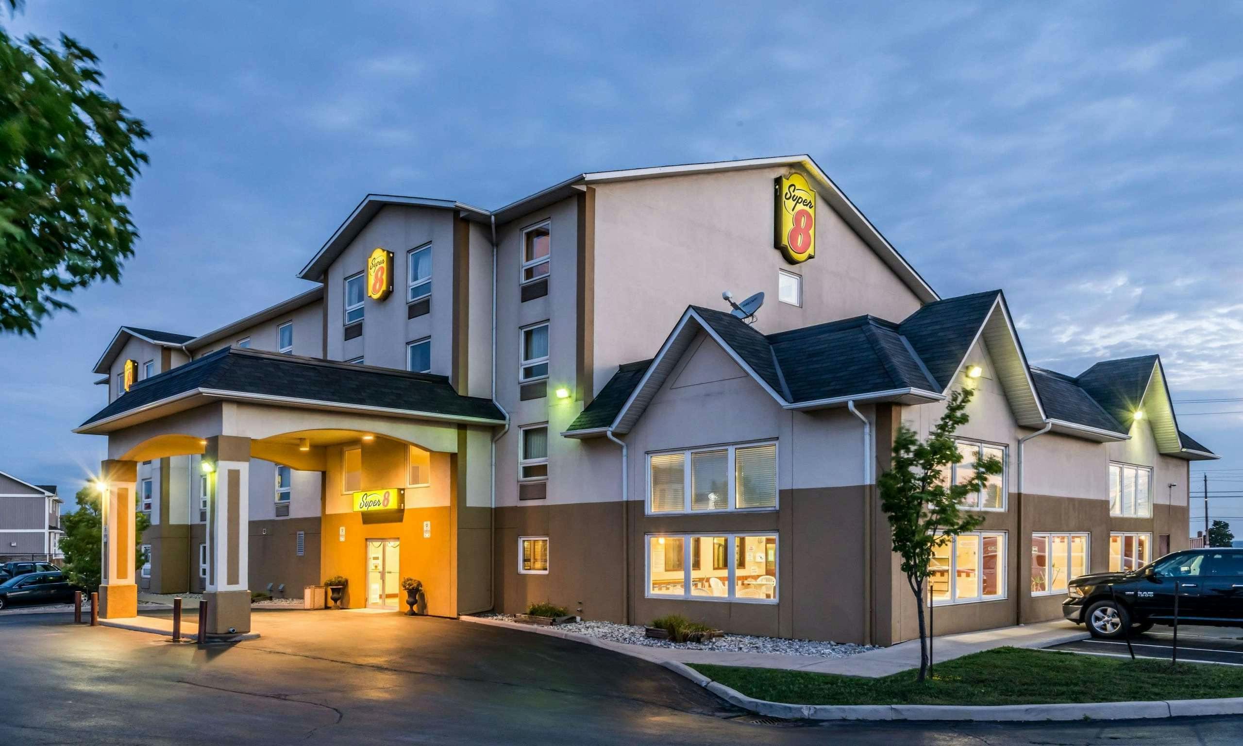 Last Minute Hotel Deals In Hamilton Hoteltonight