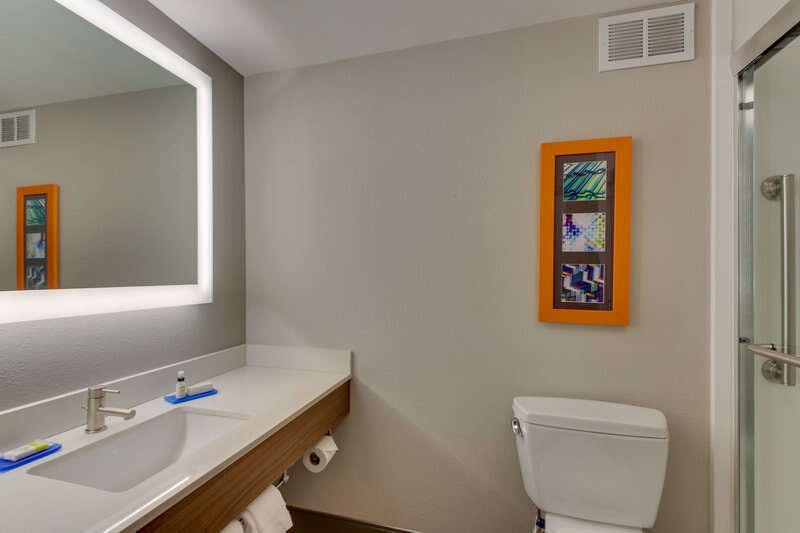 Hotel Holiday Inn Express & Suites Atlanta N Perimeter Mall Area By Ihg photo 2