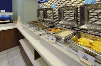 Hotel Holiday Inn Express & Suites Anchorage Midtown By Ihg photo 5