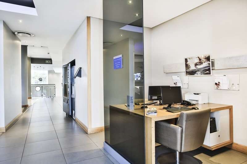 Hotel Holiday Inn Express Sandton Woodmead By Ihg photo 2