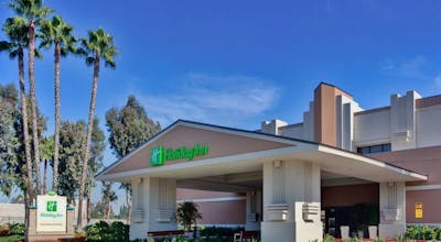 Holiday Inn & Suites Anaheim (1 Blk/Disneyland®) By Ihg