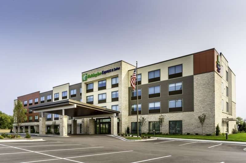 Holiday Inn Express & Suites Milwaukee – West Allis By Ihg