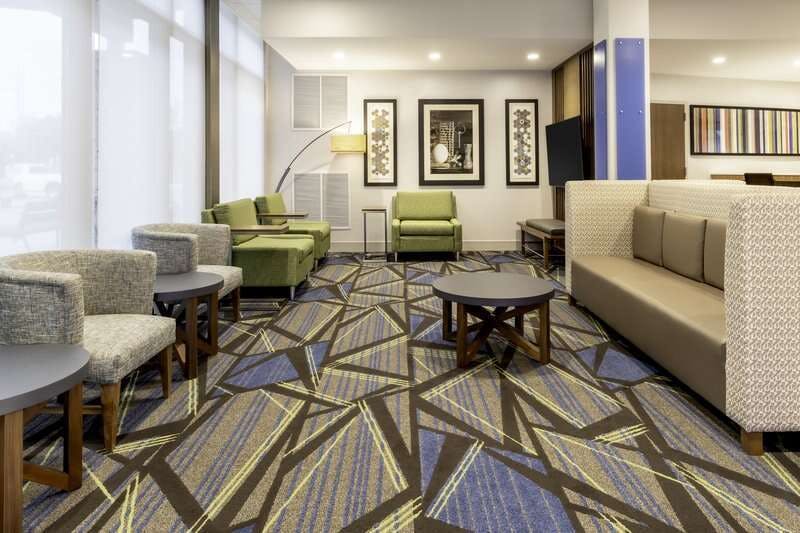 Hotel Holiday Inn Express & Suites Milwaukee – West Allis By Ihg photo 5