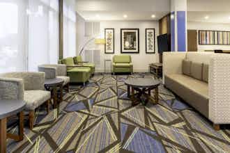 Hotel Holiday Inn Express & Suites Milwaukee – West Allis By Ihg photo 5