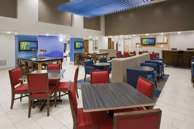 Hotel Holiday Inn Express & Suites MINNEAPOLIS – WEST END by IHG photo 2