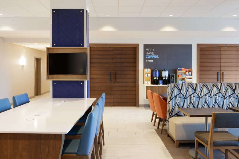 Hotel Holiday Inn Express & Suites Tyler South – University Area By Ihg photo 2
