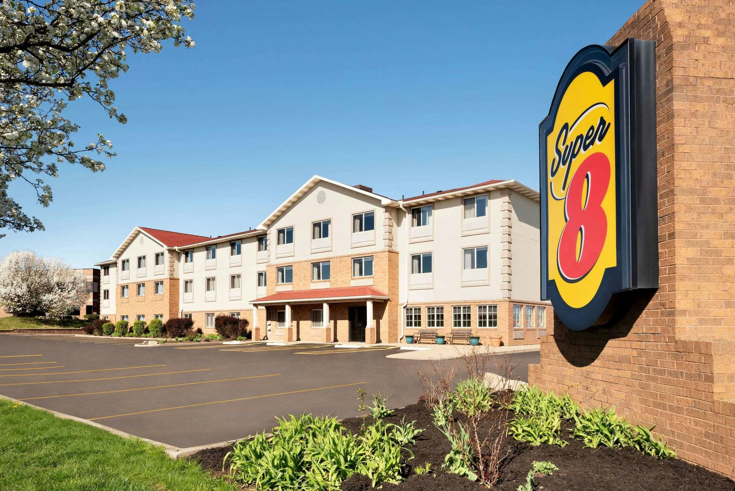 Hotel Super 8 Akron Green Uniontown photo 1