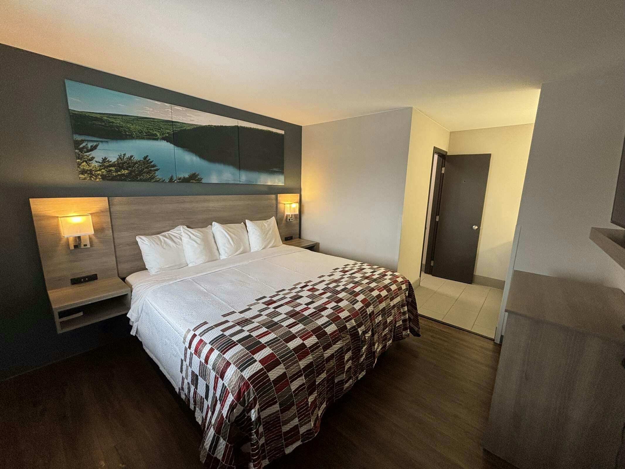 Hotel Red Roof Inn & Suites Tomah photo 1