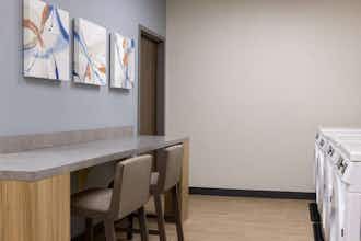 Hotel Candlewood Suites ANCHORAGE - MIDTOWN by IHG photo 3