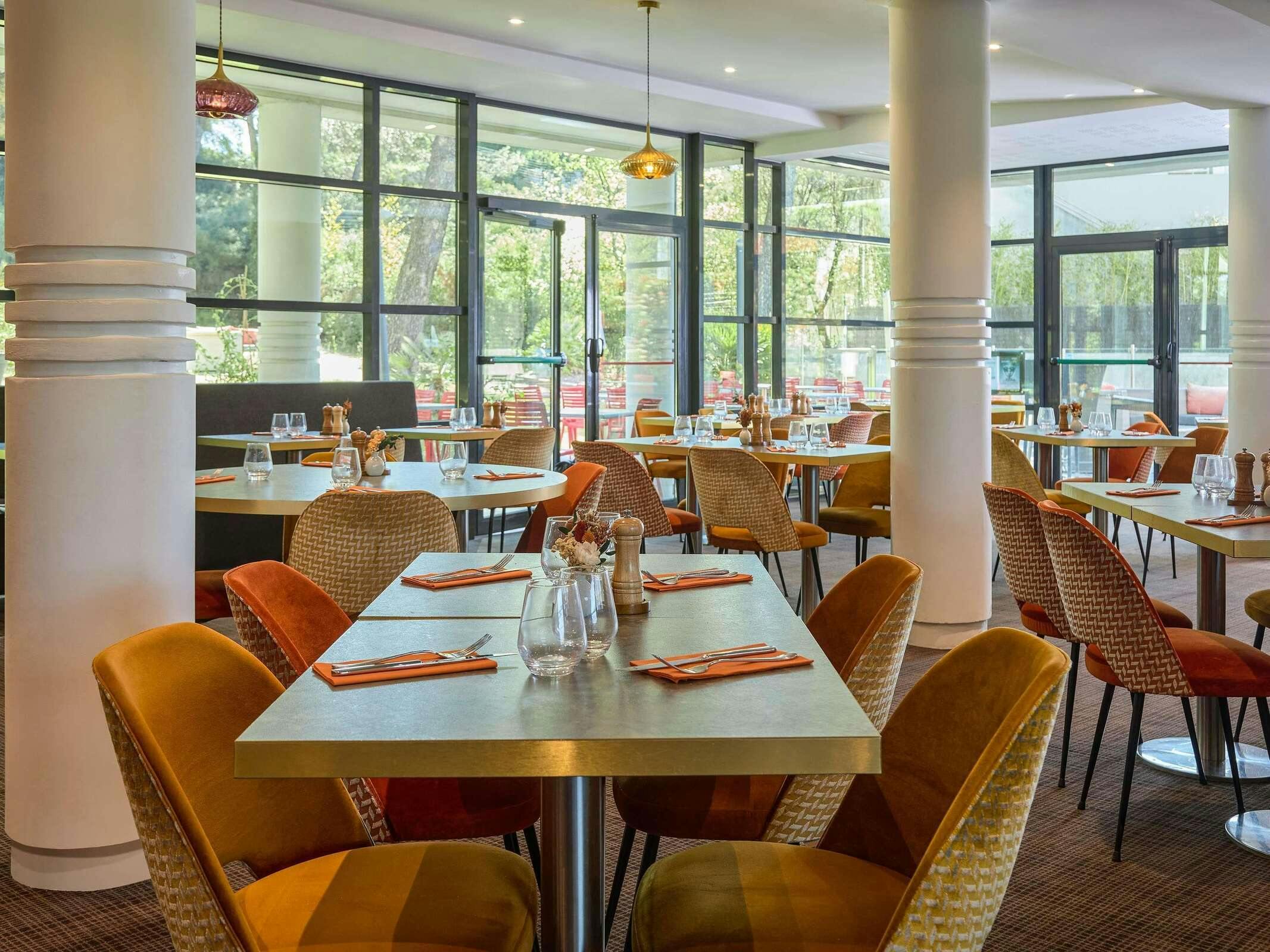 Hotel Mercure Aix En Provence La Duranne Gare Tgv photo 2