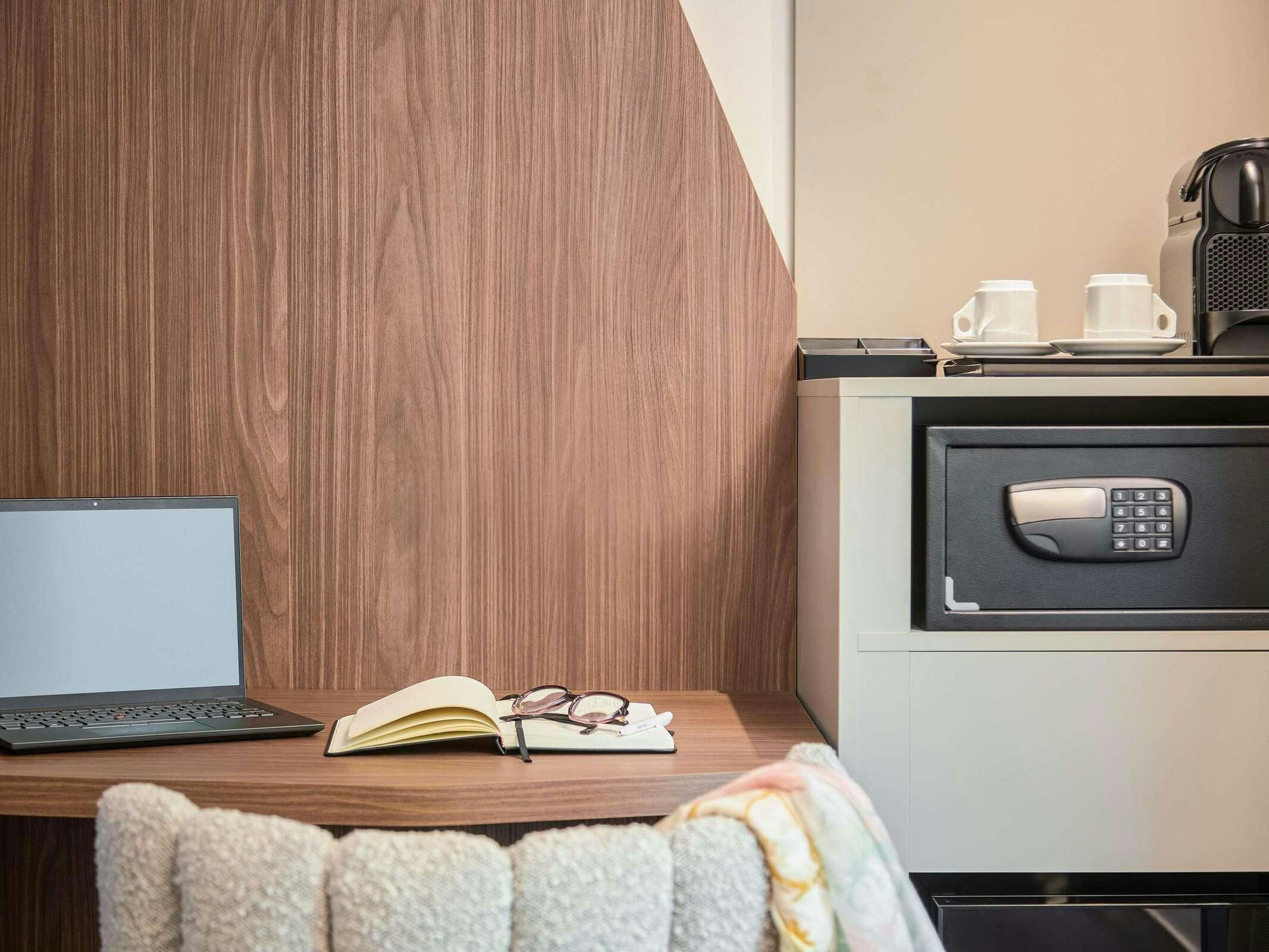 Hotel Mercure Aix En Provence La Duranne Gare Tgv photo 4