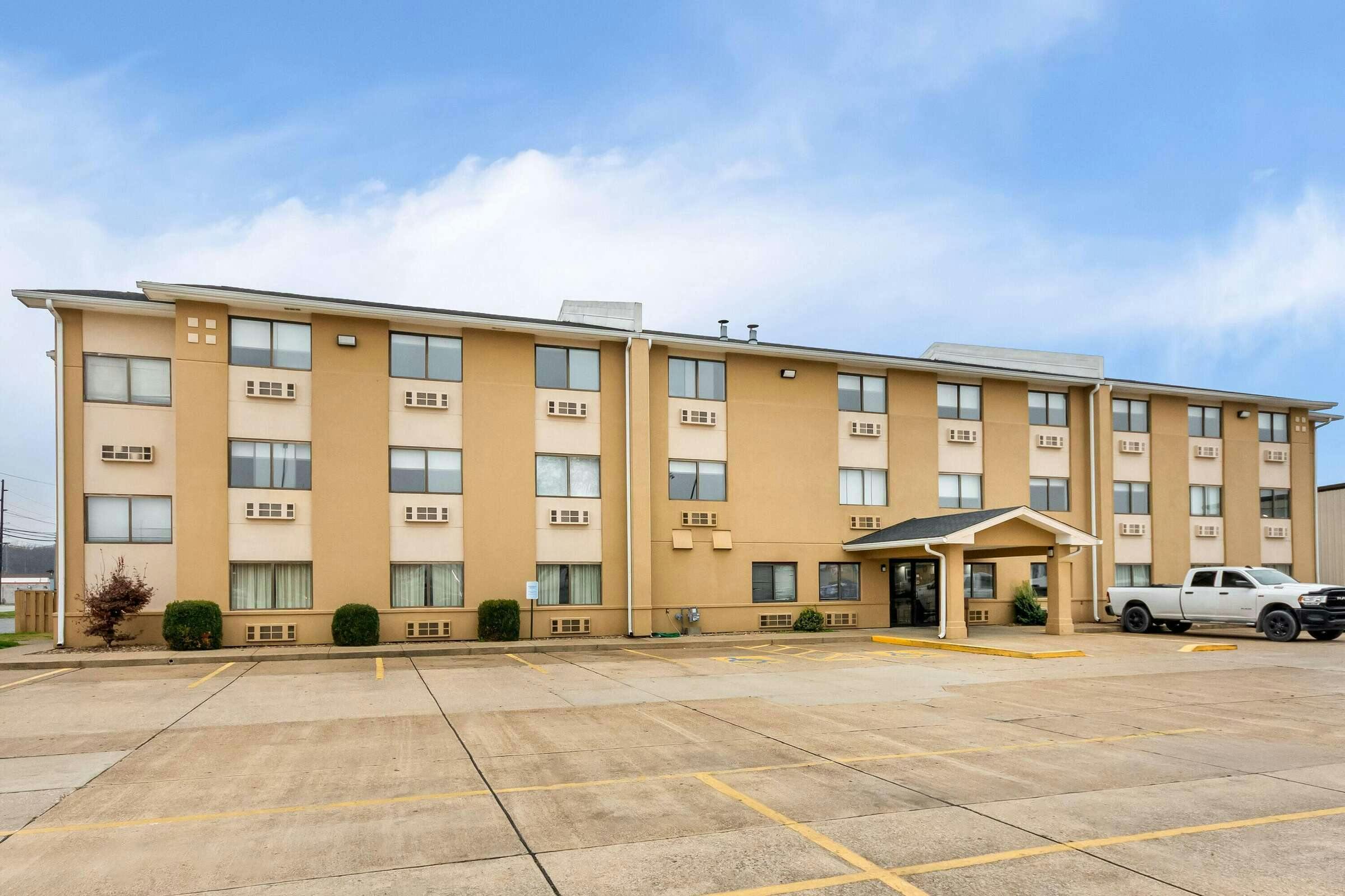 Super 8 Evansville East