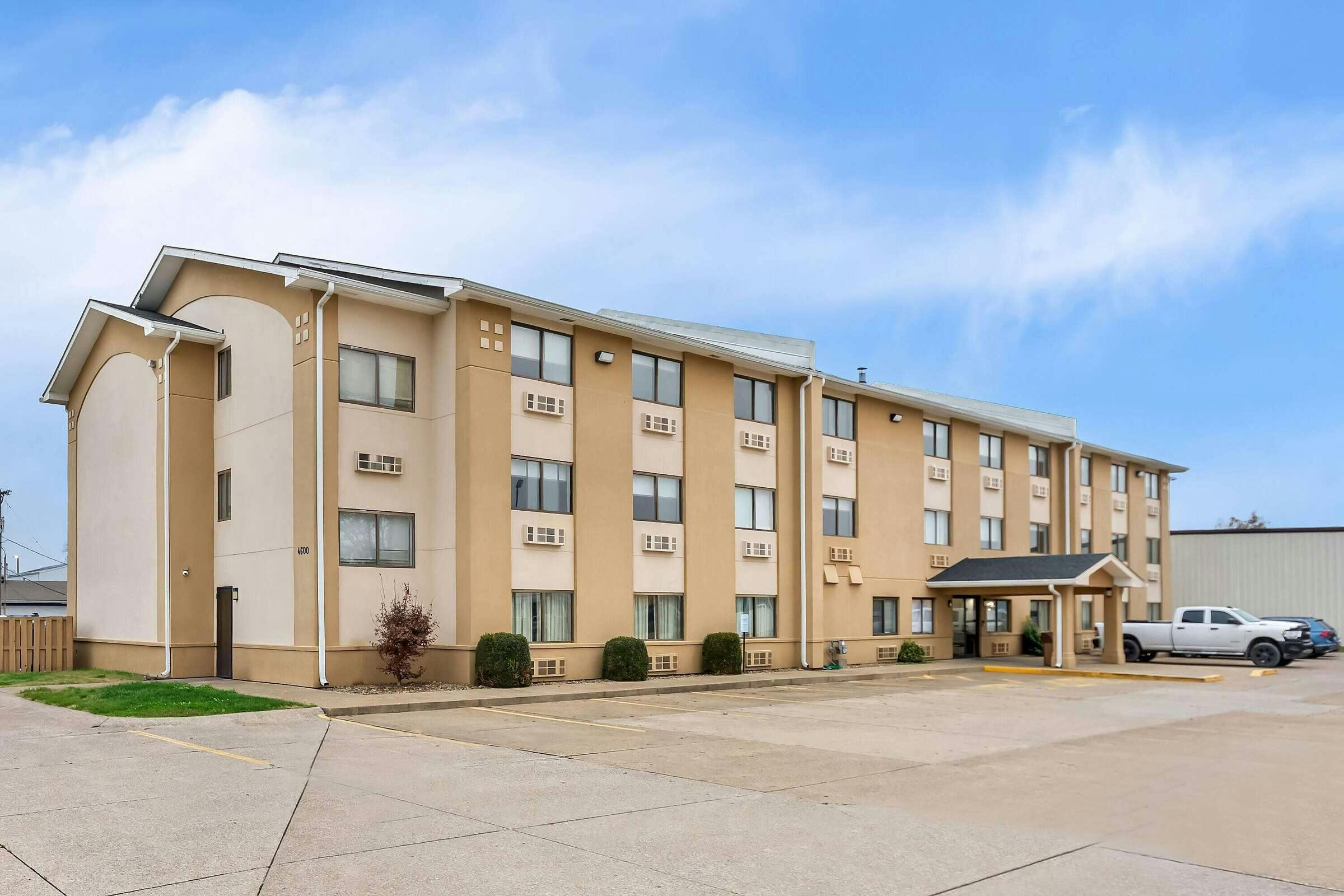 Hotel Super 8 Evansville East photo 1