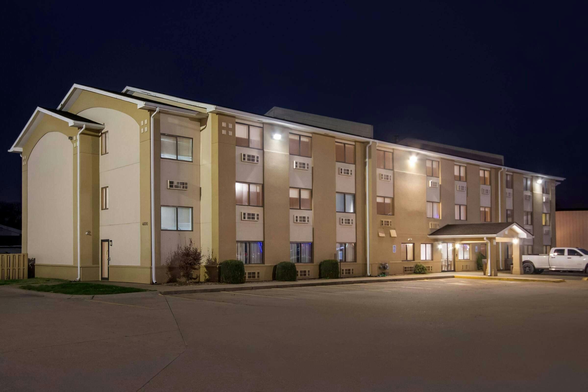 Hotel Super 8 Evansville East photo 5