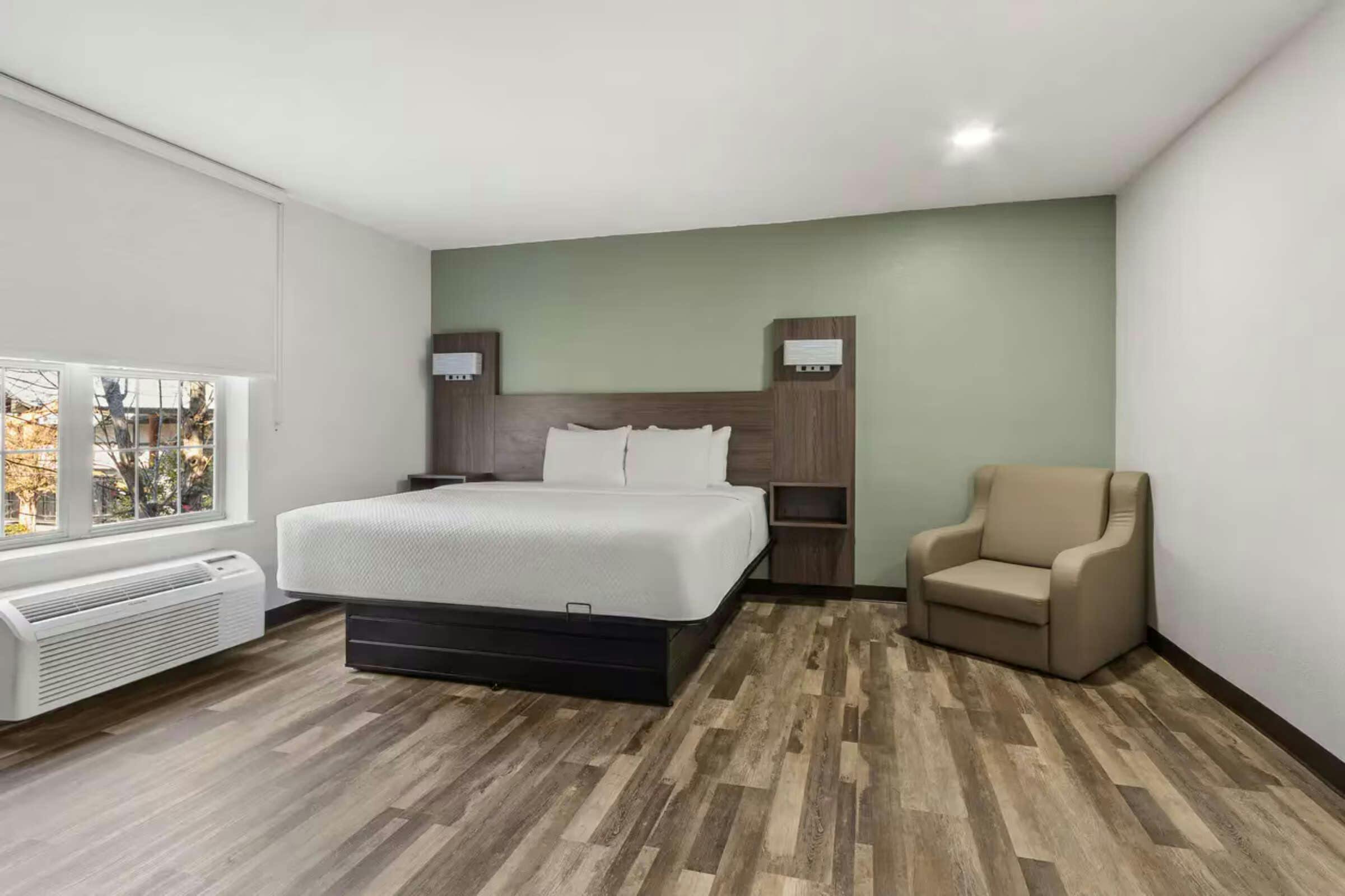 Hotel Quality Inn & Suites Columbia Harbison photo 3