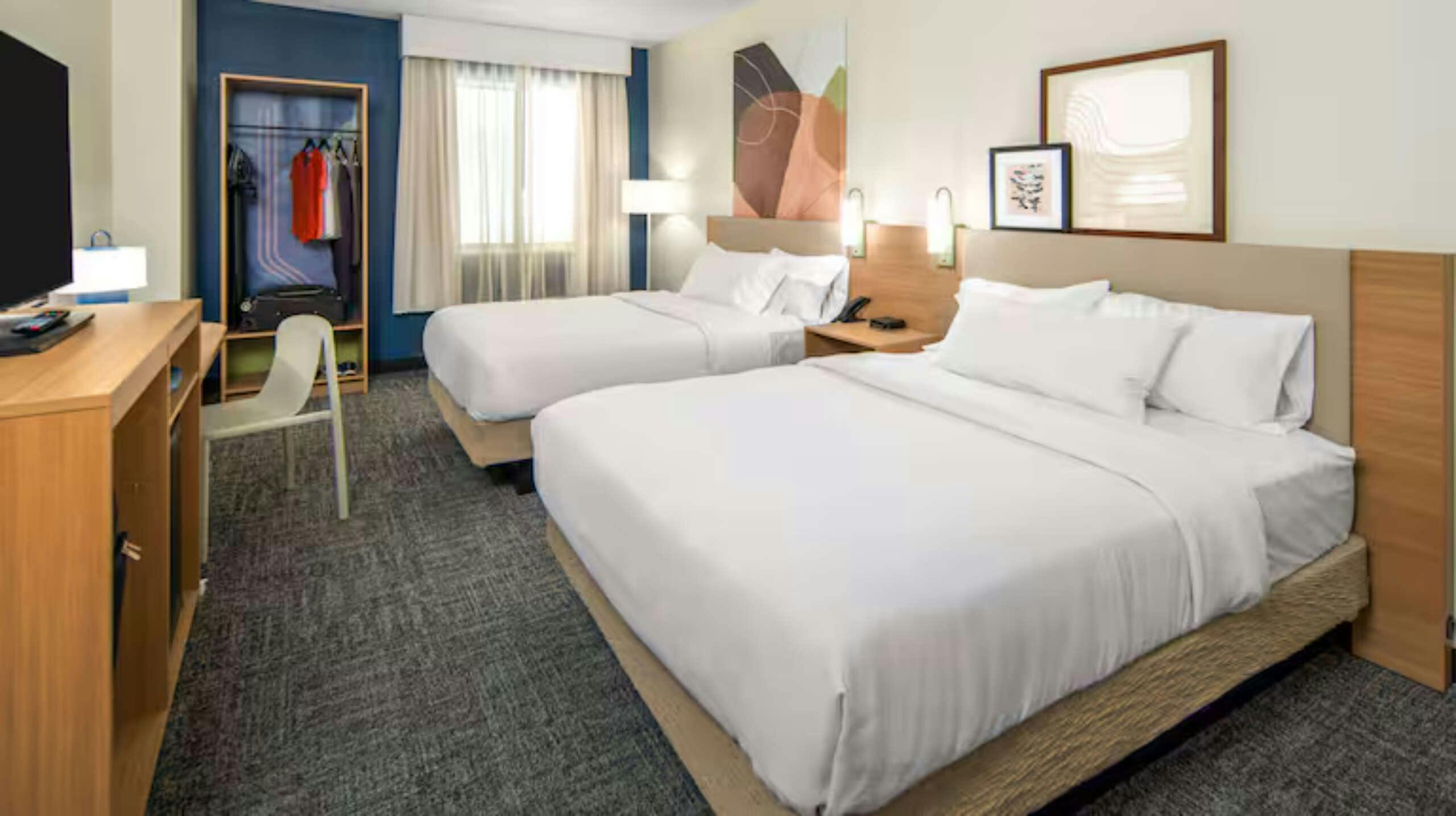 Hotel Spark by Hilton Cincinnati Fairfield photo 2