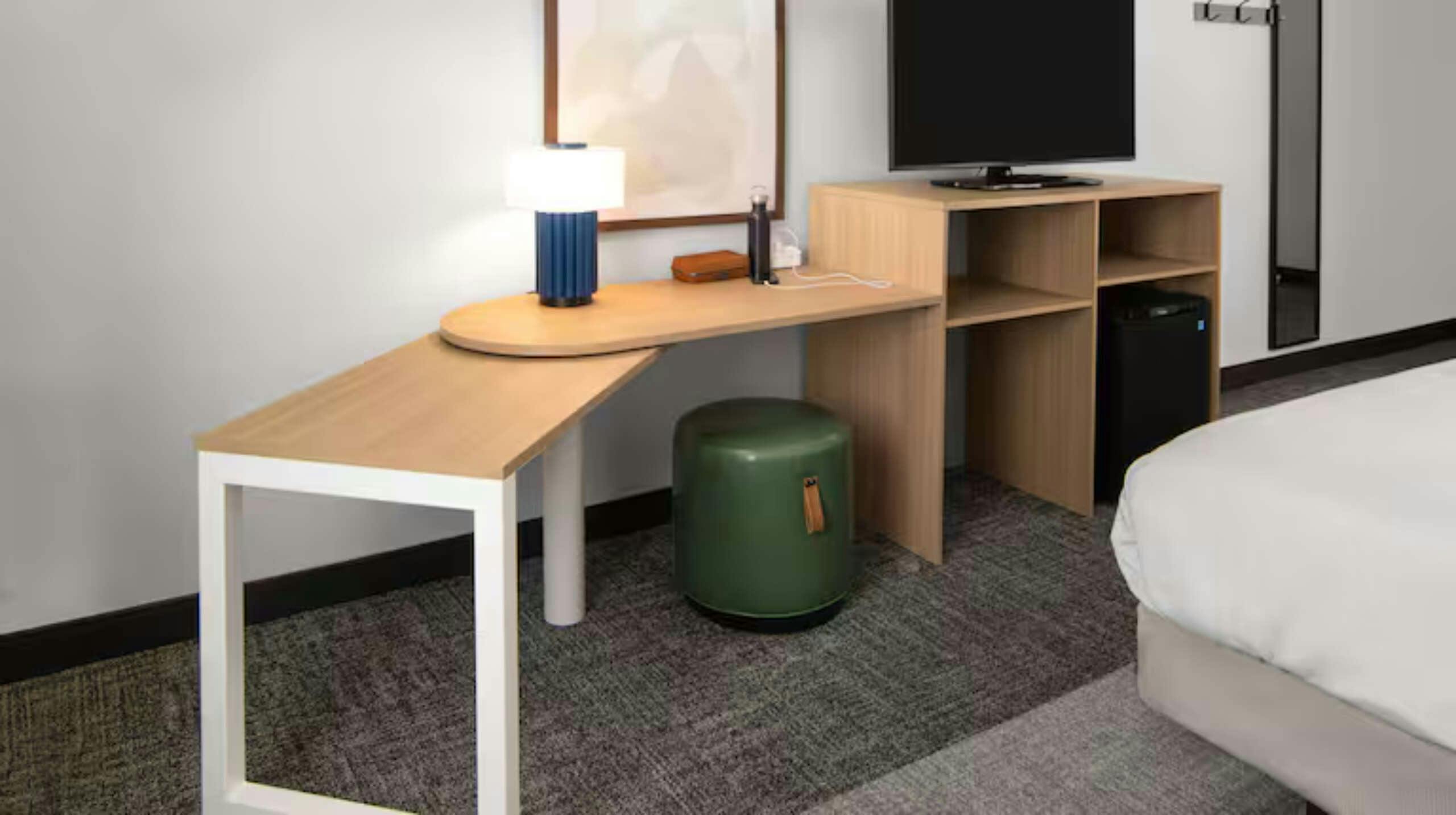 Hotel Spark by Hilton Cincinnati Fairfield photo 3