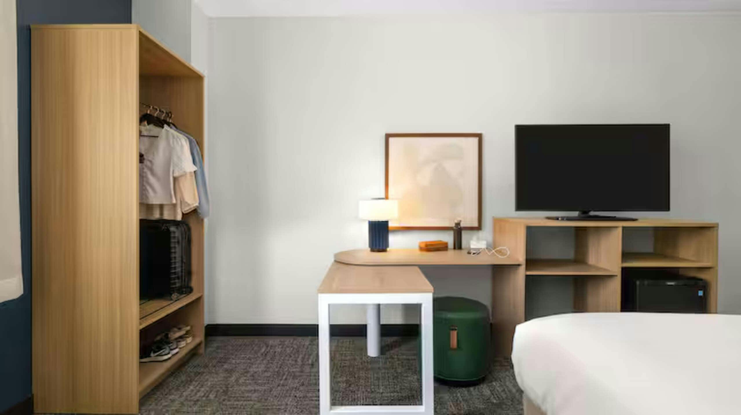 Hotel Spark by Hilton Cincinnati Fairfield photo 4